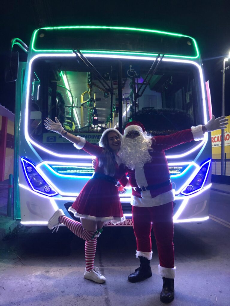 Fortaleza ganha brilho especial com mais uma edição do Ônibus Iluminado