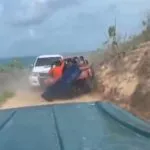 Buggy que levava turistas e caminhonete colidem em Canoa Quebrada e duas pessoas ficam feridas