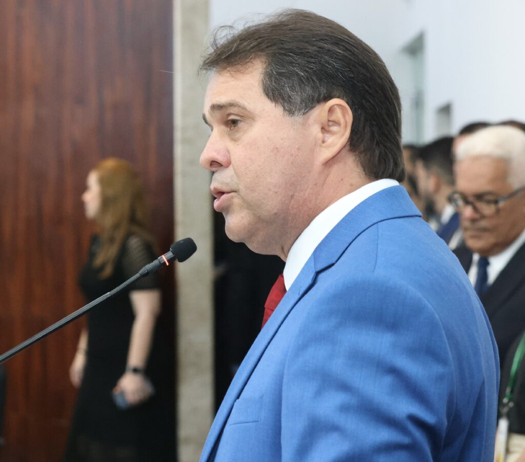 Evandro Leitão anuncia cortes nos salários dele, da vice, de secretários e dirigentes de autarquias