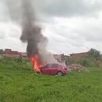 Maracanaú/CE: criminosos ateiam fogo em carro com queixa de roubo em terreno