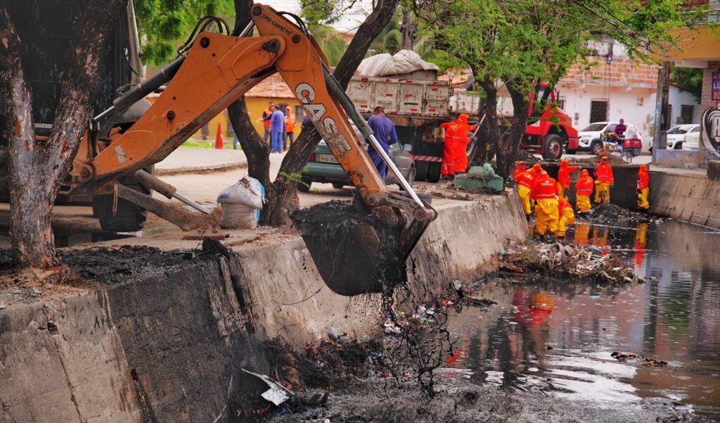 Prefeitura de Fortaleza inicia mutirão de limpeza para prevenir alagamentos na capital