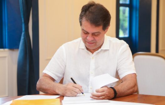 Evandro Leitão firma parceria com universidade para estágio supervisionado de Medicina em Fortaleza