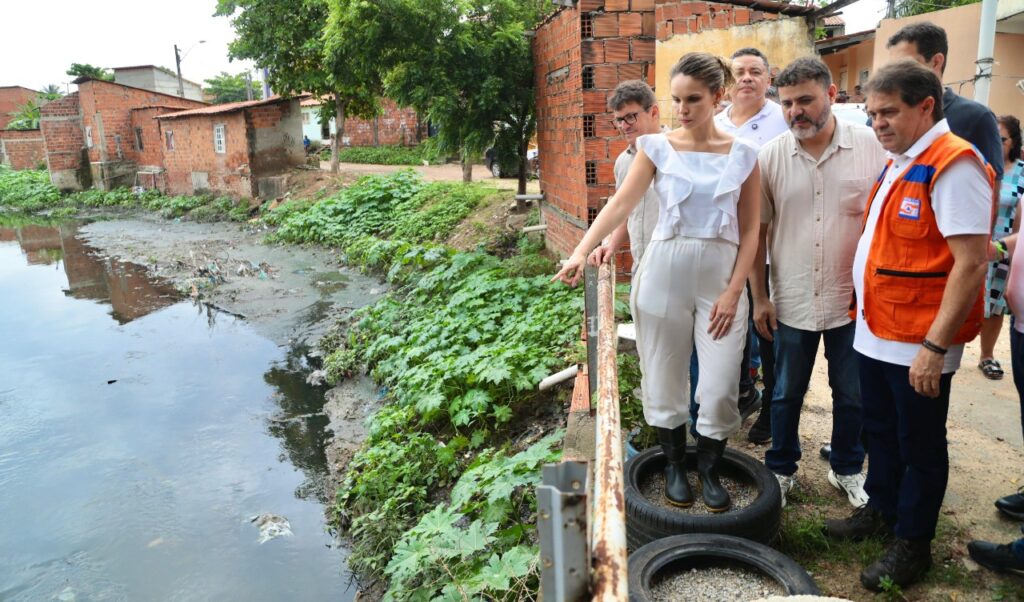 Evandro Leitão visita comunidades próximas ao Rio Maranguapinho afetadas pelas chuvas e anuncia medidas de mitigação