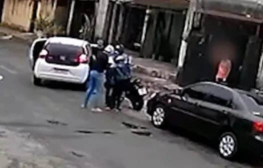 Casal é assaltado na porta de casa, em Fortaleza, quando saía para ir ao trabalho