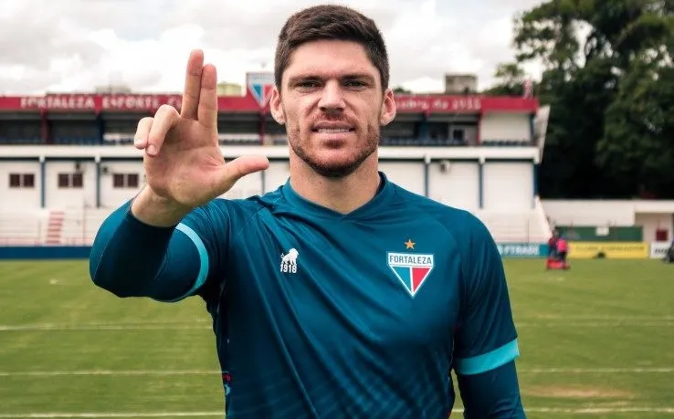 Fortaleza oficializa saída do goleiro Maurício Kozlinski