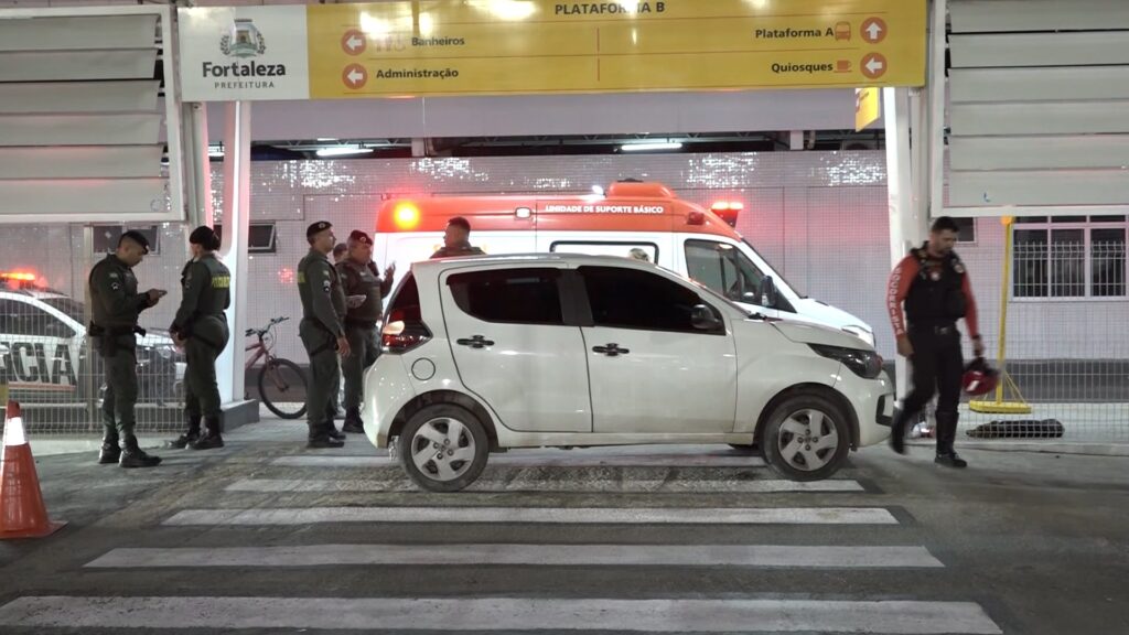 Motorista por aplicativo é assaltado e esfaqueado e dirige até terminal para pedir socorro em Fortaleza