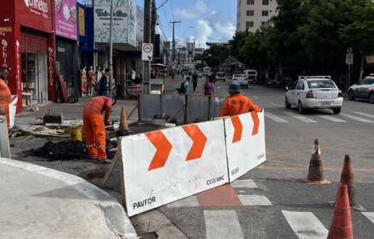 Prefeitura de Fortaleza bloqueia cruzamento do Centro para reparo em rede de drenagem