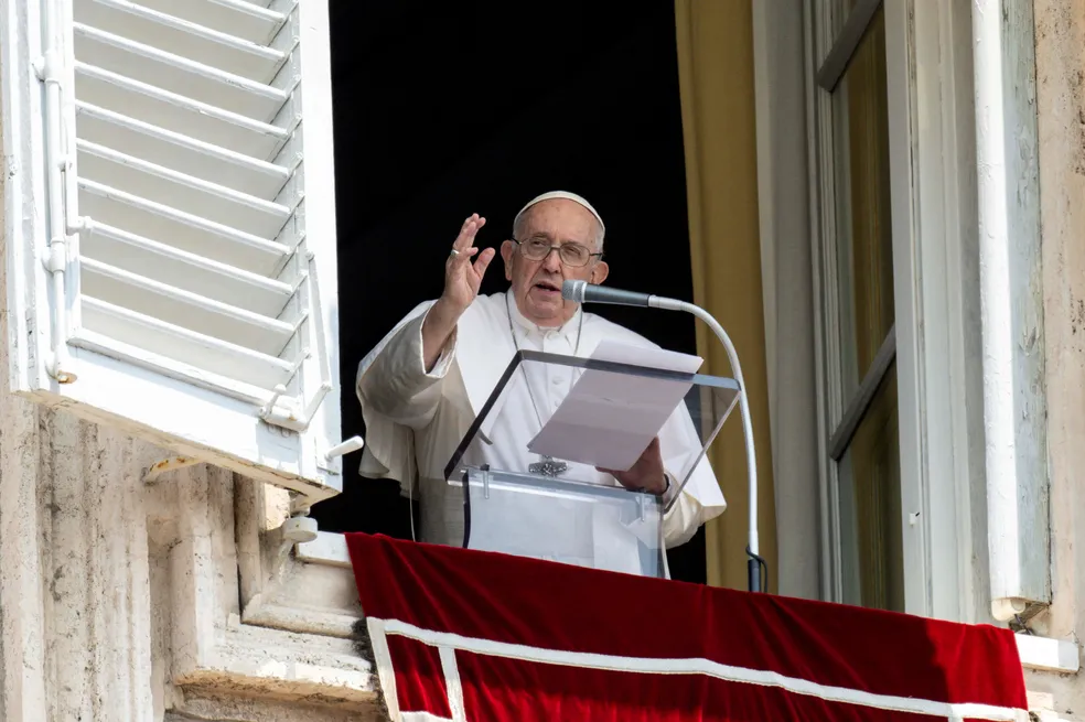 Homens gays podem ser padres desde que mantenham celibato, decide Vaticano