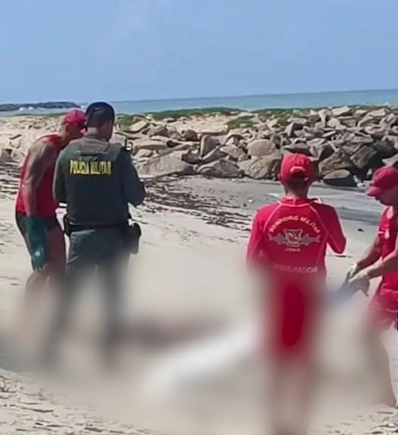 Cadáver de homem com sinais de violência é encontrado na praia da Leste Oeste, em Fortaleza