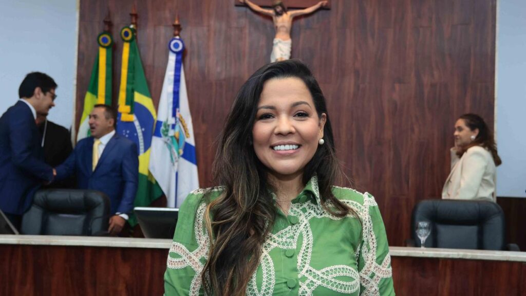 Priscila Costa é escolhida líder do bloco de oposição na Câmara de Fortaleza