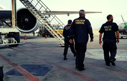 Polícia Federal realiza extradição de foragido internacional em operação no aeroporto de Fortaleza