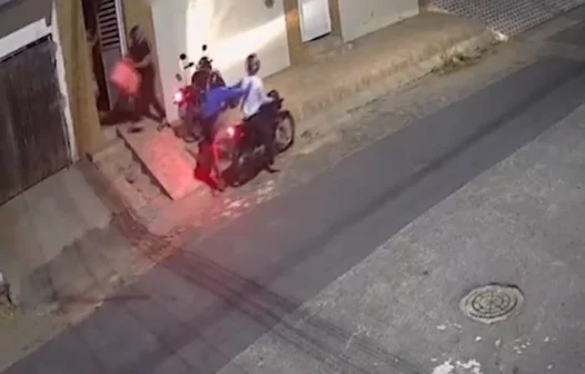 Entregador tem moto roubada enquanto trabalhava em Fortaleza; vídeo