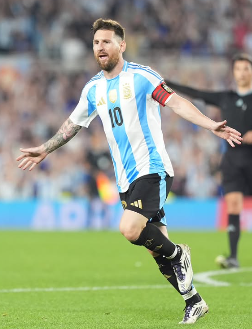 Messi quer jogar a Copa do Mundo de 2026, diz técnico da Argentina