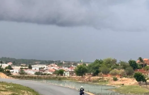 Ceará recebe aviso meteorológico de chuvas intensas até quarta-feira (26)