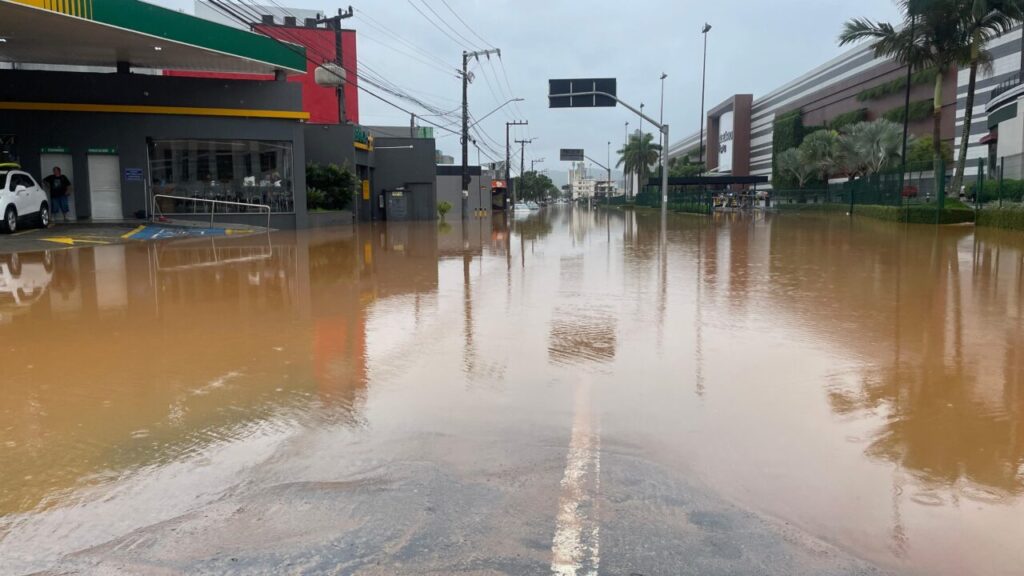 Balneário Camboriú (SC) decreta estado de emergência por conta das fortes chuvas