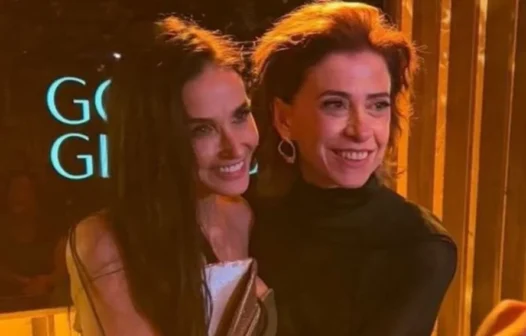 Demi Moore e Fernanda Torres se encontram em premiação do Globo de Ouro 2025