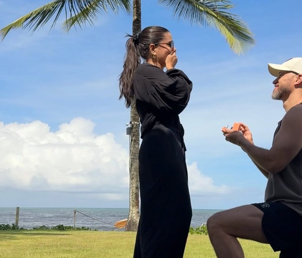 Fernanda Bande é pedida em casamento em praia na Bahia