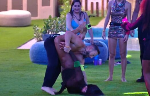 Gracyanne Barbosa cai de cara no chão após brincadeira no BBB 25