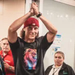 David Luiz é recebido com festa pela torcida do Fortaleza ao chegar para reforçar o time em 2025