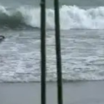 Corpo sem cabeça é achado boiando no mar da praia da Leste-Oeste