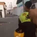 Motociclista por aplicativo é morto a tiros após ser interrogado por criminosos, em Fortaleza