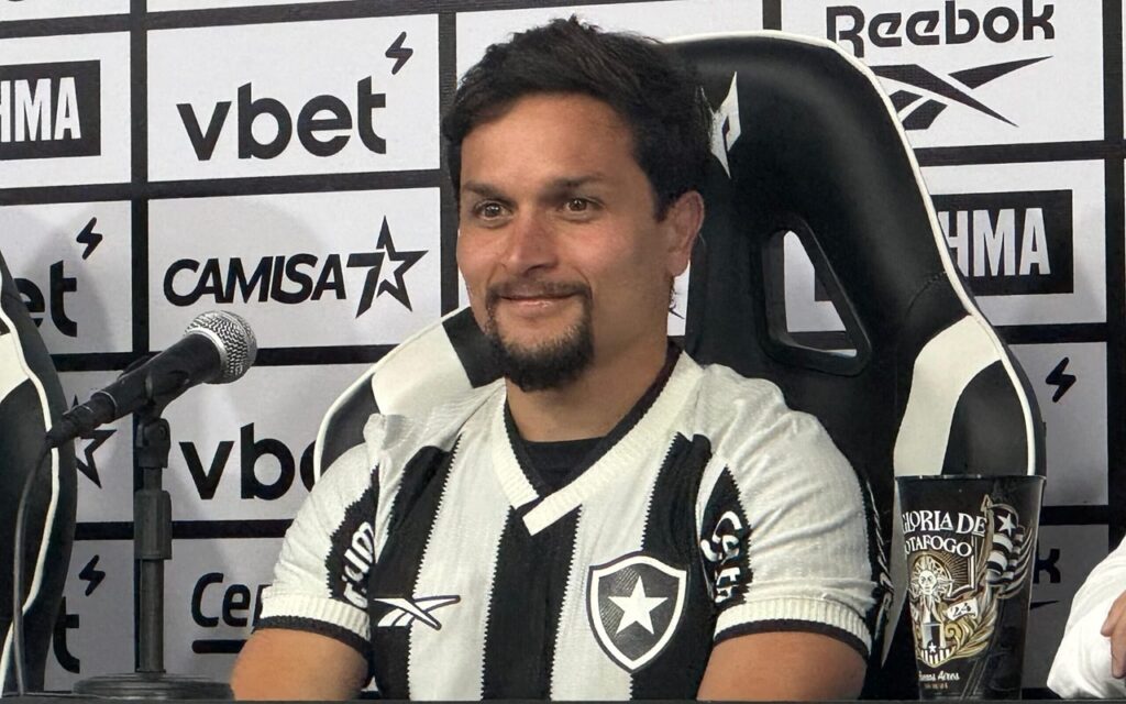 Novo camisa 7 do Botafogo, Artur projeta decisão da Supercopa: ‘Não vejo a hora’