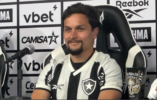 Novo camisa 7 do Botafogo, Artur projeta decisão da Supercopa: ‘Não vejo a hora’