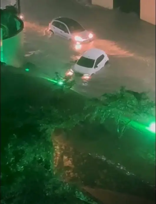 Chuva em Fortaleza: falta de luz, voo desviado e ruas e avenidas alagadas