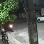 Bicicleta é furtada em invasião a terreno de gráfica: câmeras registram ação do criminoso