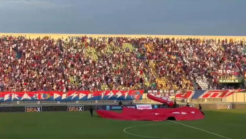 Briga entre torcedores do Fortaleza interrompe jogo contra o Horizonte no Domingão