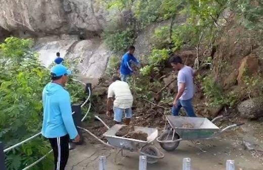 Deslizamento de terra interdita principal acesso à passarela do Açude Cedro, em Quixadá