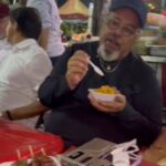 Evandro Leitão leva Jorge Aragão para comer tradicional pratinho da Cidade 2000