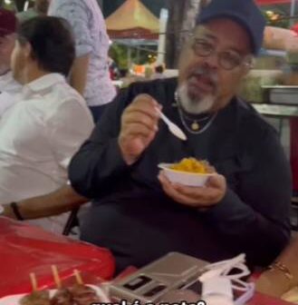 Evandro Leitão leva Jorge Aragão para comer tradicional pratinho da Cidade 2000