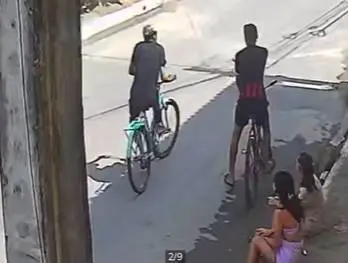 Jovem tem celular roubado por criminosos de bicicleta em rua de Maracanaú