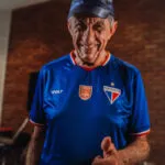 Fortaleza lança camisa da Copa do Nordeste em homenagem aos 50 anos de carreira do cantor Fagner