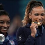 Rebeca Andrade encontra Biles em Nova York: ‘Legal ver o que estamos construindo na modalidade’