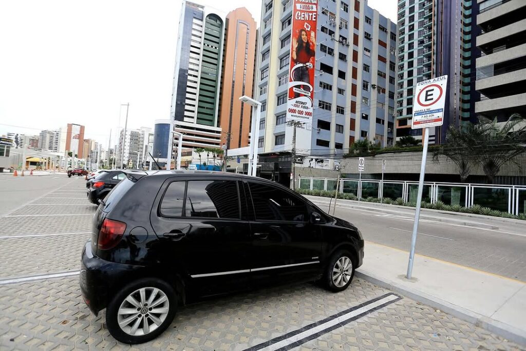 Estacionamento rotativo na Av. Beira-Mar passa a funcionar em novo horário a partir deste sábado (1º)