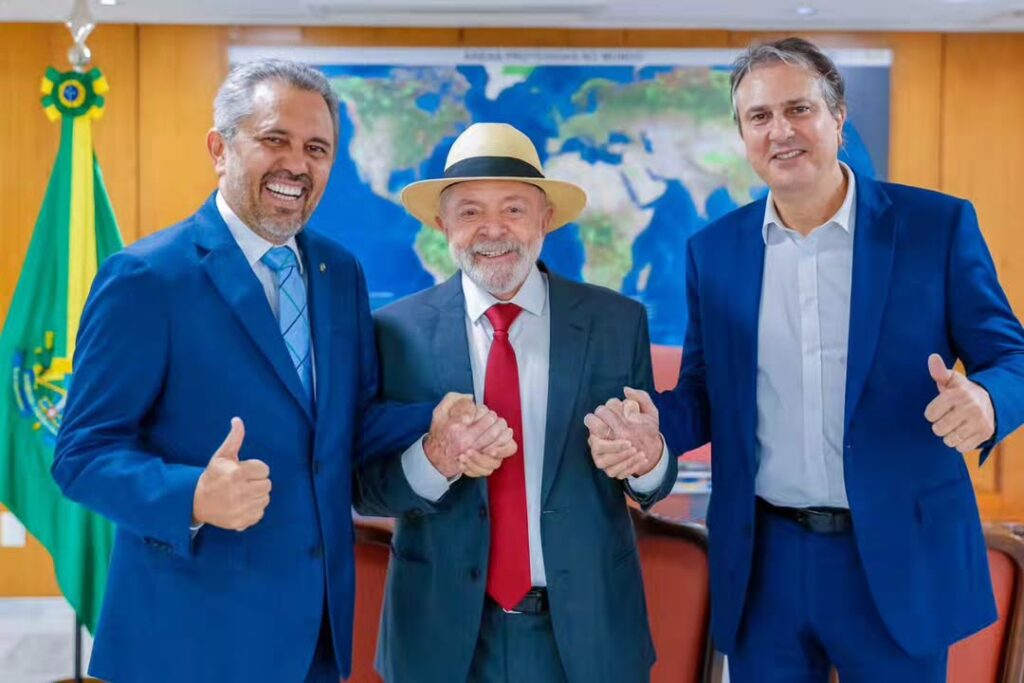 Elmano convida presidente Lula para inauguração do Hospital Universitário do Ceará