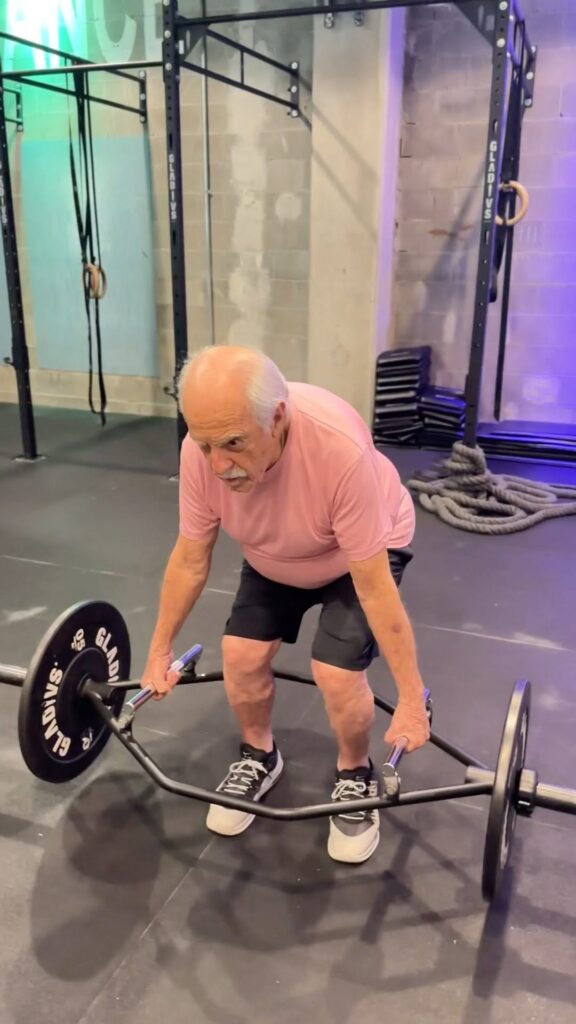 Aos 91 anos, ator Ary Fontoura mostra treino na academia: “Domingou”