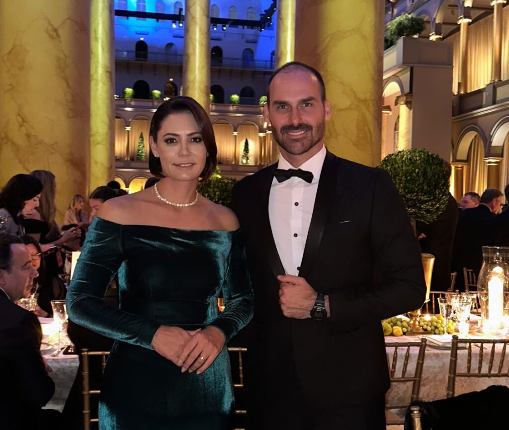 Michelle e Eduardo Bolsonaro ficam impedidos de entrar no Capitólio na posse de Trump