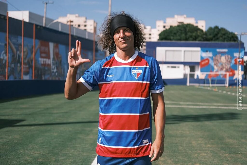 Primeiro dia de David Luiz no Fortaleza tem exames e encontro com Vojvoda