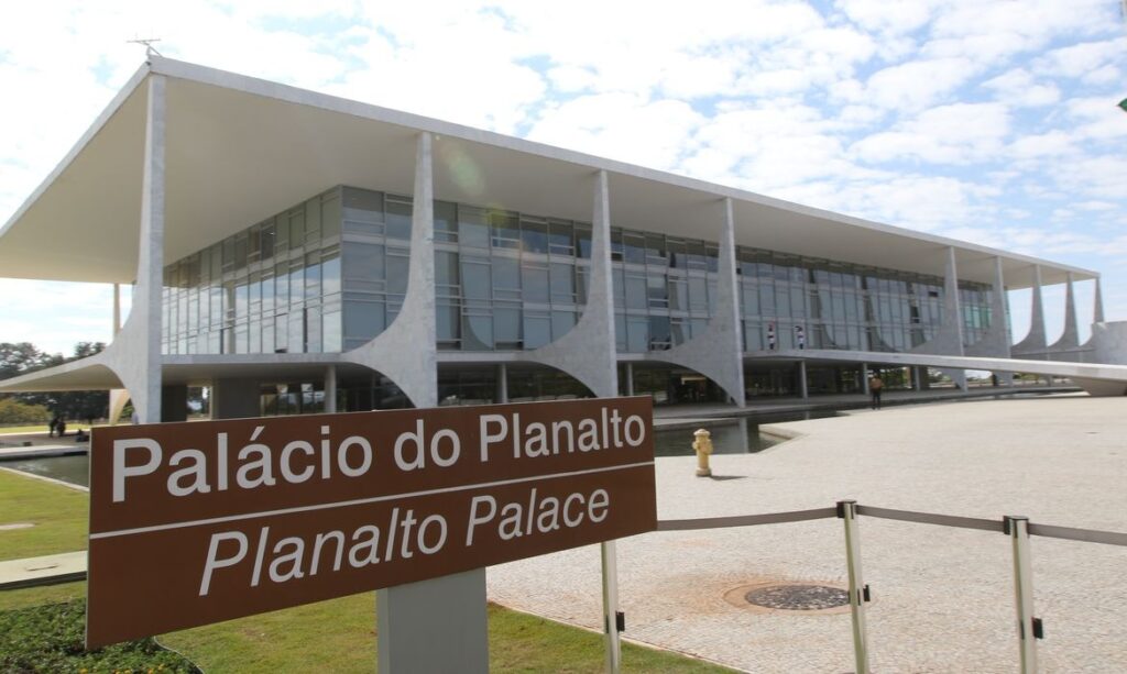 21 obras danificadas durante o 8 de janeiro voltarão a ser expostas no Palácio do Planalto