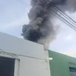 Incêndio é registrado em galpão de frutas em Maracanaú