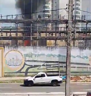 Explosão em subestação da Enel provoca incêndio e afeta energia em bairros de Fortaleza; vídeo