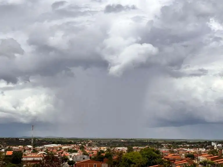 Ceará recebe alerta de chuvas intensas e ventos fortes para 121 municípios até sexta-feira (17)