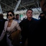 Bolsonaro leva Michelle ao aeroporto e chora por não poder ir à posse de Trump