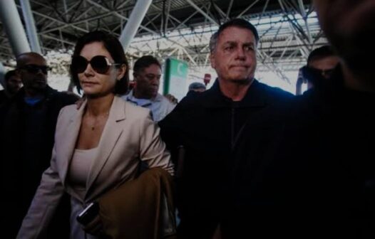 Bolsonaro leva Michelle ao aeroporto e chora por não poder ir à posse de Trump