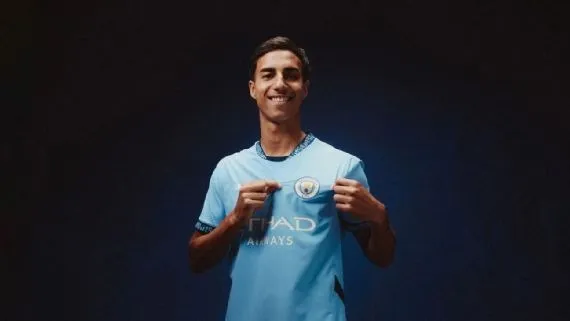 Vitor Reis é anunciado pelo City e se torna o zagueiro mais caro do futebol brasileiro