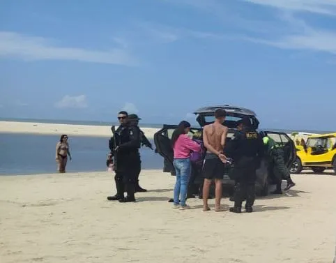 Casal mineiro é flagrado com armas de brinquedo e carro adulterado no Ceará