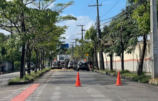 Motociclista por aplicativo é morto a tiros em frente a condomínio em Fortaleza